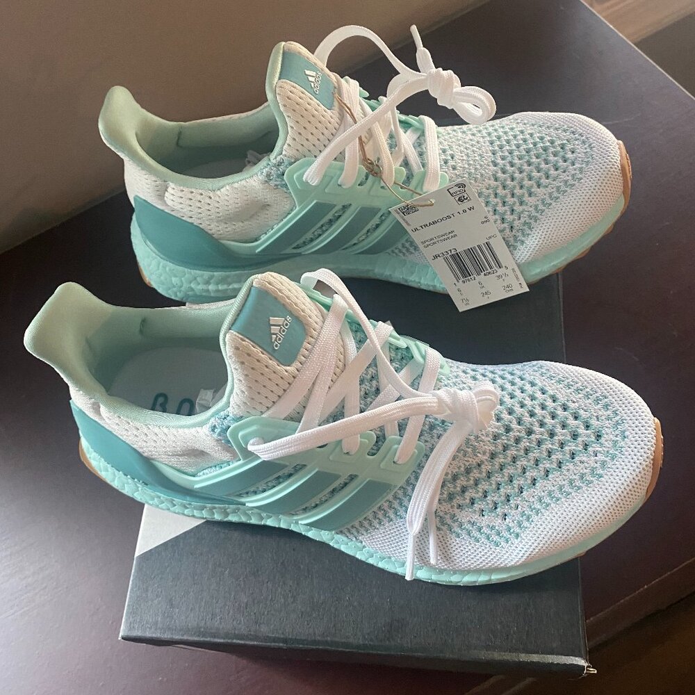 NWT Addidas Ultra Boost 1.0 US Womens 7.5 JR3373